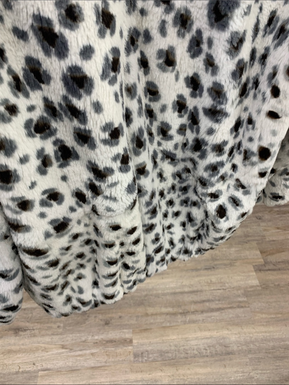 Faux Fur Leopard-Print Teddy Jacket in White - Picture 6 of 8